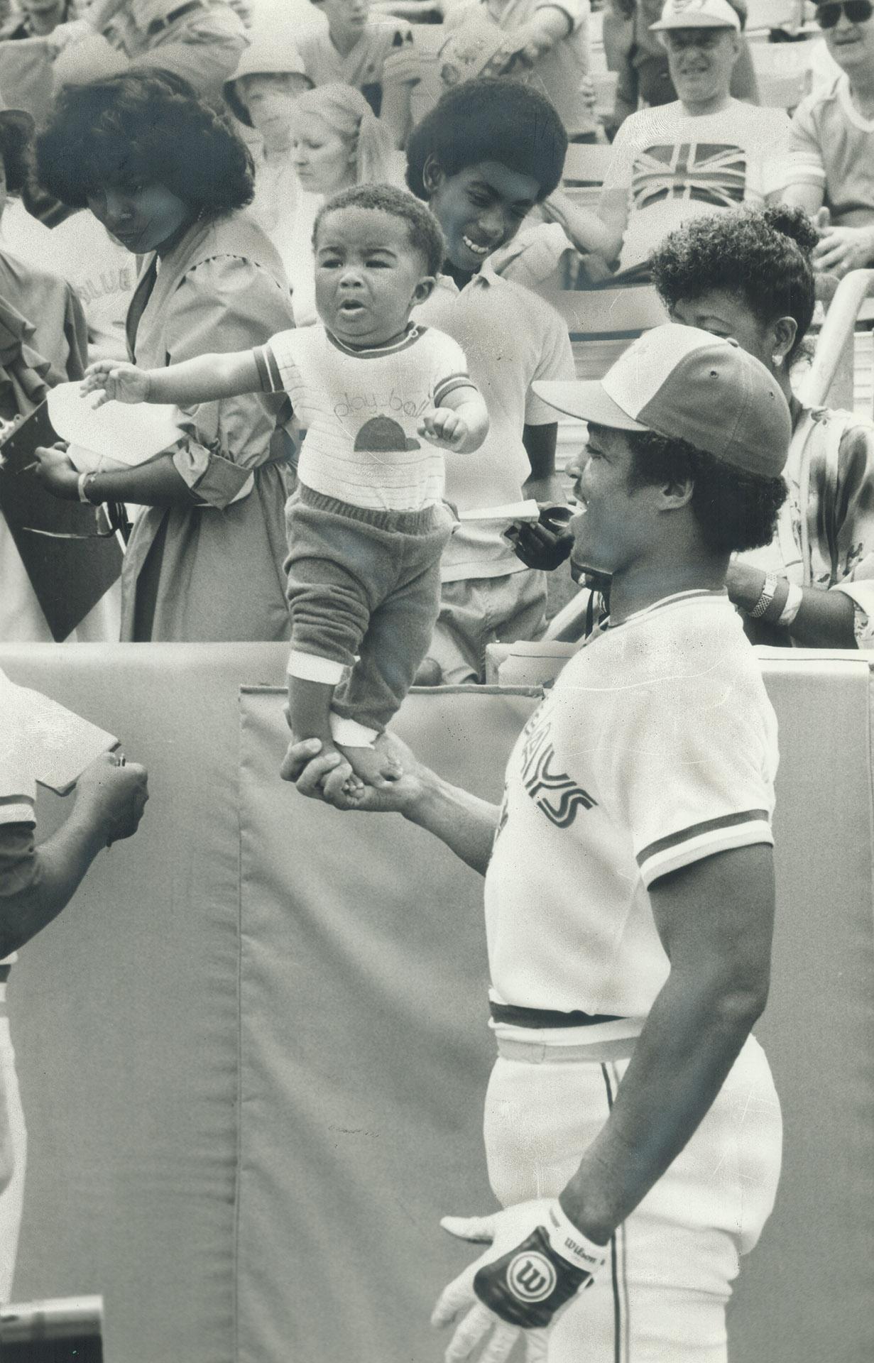 Toronto Blue Jays - 🎉 Happy birthday to our friend and yours, Jesse  Barfield! Enjoy your special day, Jesse! 🎂