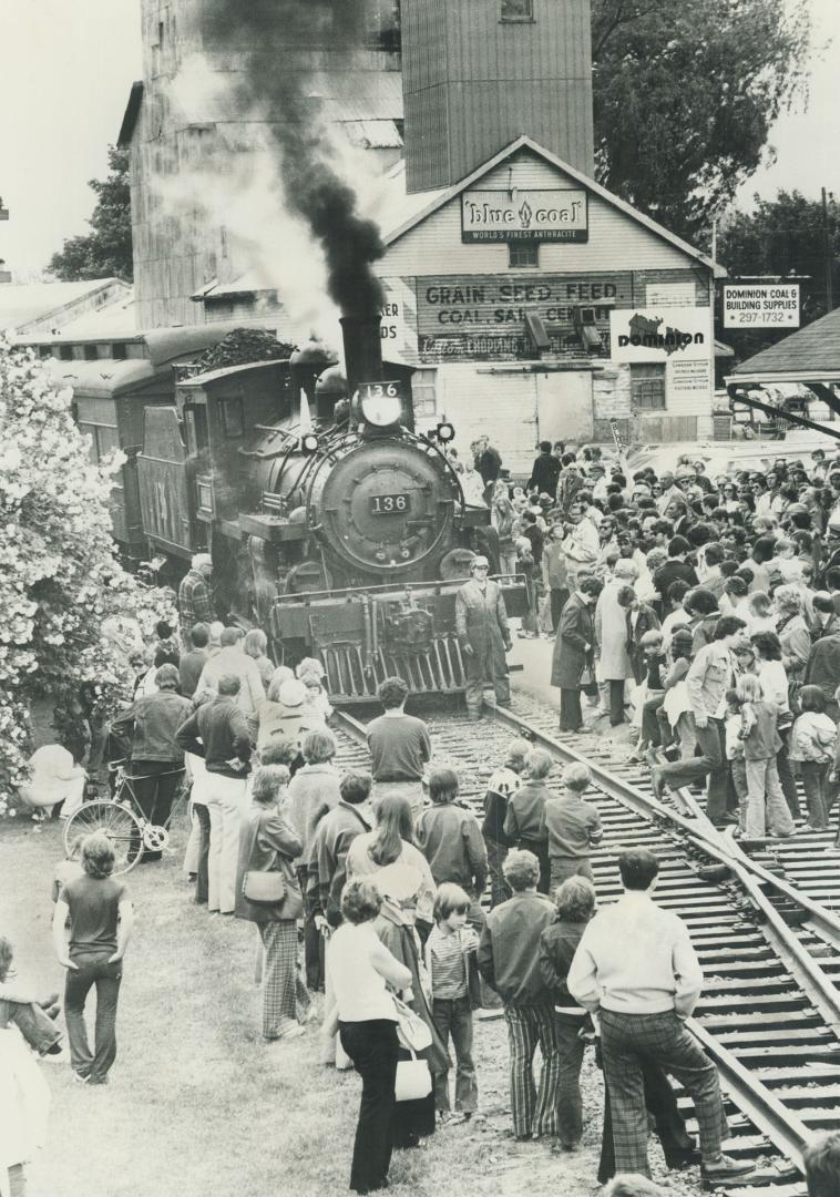 Unionville goes on a toot, Canadian National's 1880s steam engine, with its steam whistle tooting away, was so popular Saturday at the annual Unionvil(...)