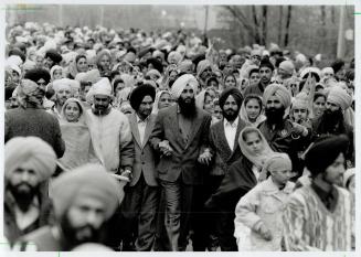 Celebrating the beginning, hundreds of Sikhs turn out at Queen's Park yesterday to mark Baisakhi, the day of their founding 292 years ago. In 1699, th(...)