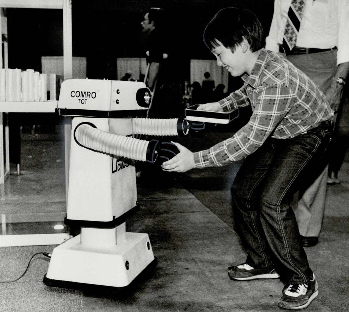 Put'er there, pardner, Jason Lantz's smile suggests he would welcome a robotic buddy - who can talk, as well as vaccum a guy's bedroom and keep watch (...)