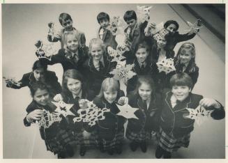 One good snowflake deserves another, Fifteen Grade 4 students from York Montessori School show off the snowflakes they designed for the Art Gallery of(...)