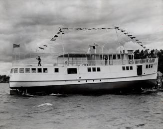 Northern Ontario's largest inland boat, Chief Commanda, to be used for Lake Nipissing cruises, slid down the ways at North Bay after being whacked by (...)
