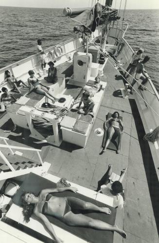 Passengers aboard Vela-I sailing trough Bahama