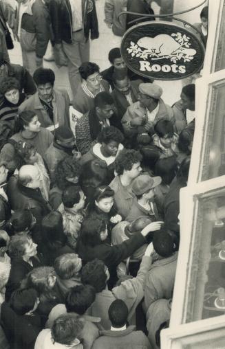 Shop till you drop? There just wasn't any room for these brave shoppers to drop, as scores pressed shoulder to shoulder in anticipation of bargains at(...)