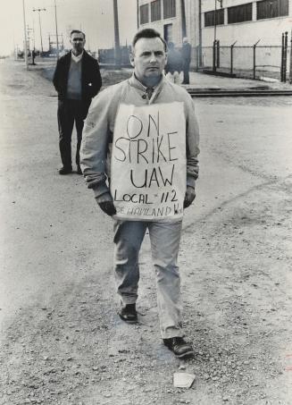 De Havilland picket, On strike 3 days early