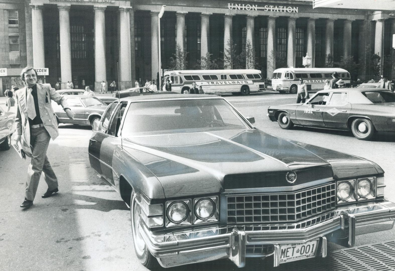 Godfrey and 'bus' arrive for strike talks