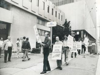 TTC workers walk picket line during 1974 transit strike