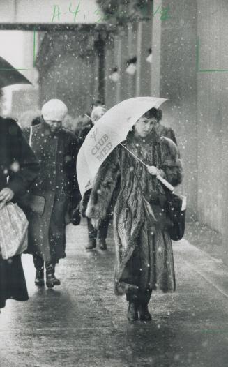 Toronto the Good?, Not at this time of year, as Wendy Smith so Ironically demonstrates yesterday as she strolls in front of Simpsons at noon. Her cove(...)