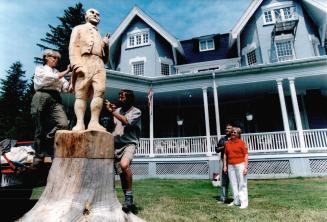Statuesque Pose: Innkeepers Paul and Joan Scott Watch artists Donna Pascoe and Peter Turrell finish off a statue of Sir William Mackenzie