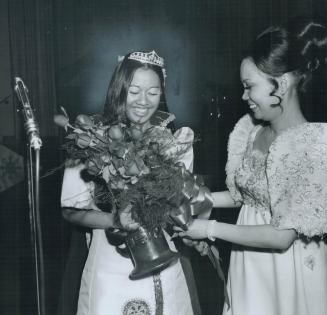 Glenda Datoc, 22, a secretary, was crowned Miss Philippine independence Saturday night as Filipino Association of Toronto celebrated the 74th annivers(...)