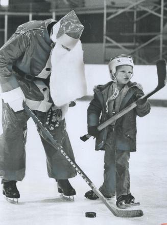The skating lessons for the blind in North York took form of a Christmas party yesterday at Victoria Village Arena, and Santa Claus (Jim Fraser) playe(...)