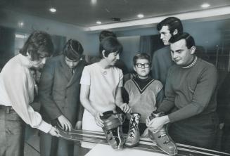 Olympic gold-medal skier Nancy Greene Raine shows ski equipment to a group of blind youngsters at the Canadian National Institute for The Blind last n(...)