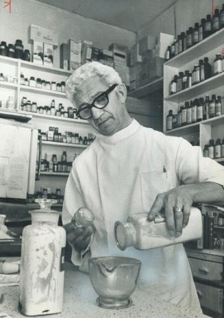 Pharmacist S. P. Dime prepares a prescription at his Jarvis St. store. 1,650 pharmacies in the province belong to the Ontario government's Parcost Pro(...)