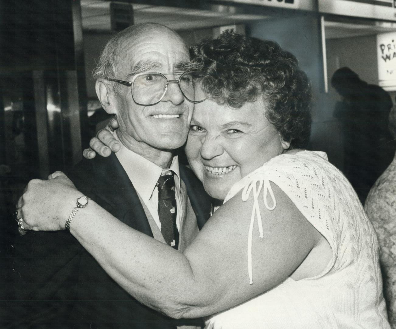 Arthur Middleton gets a joyful hug from niece Jean Bates who started searching for him
