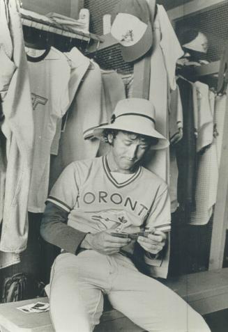 Blue Jay's Bob Bailor uses exaggerated, open batting stance, but as long as  I can still see my left foot when I'm ready to swing, I'am okay – All Items  – Digital Archive Ontario