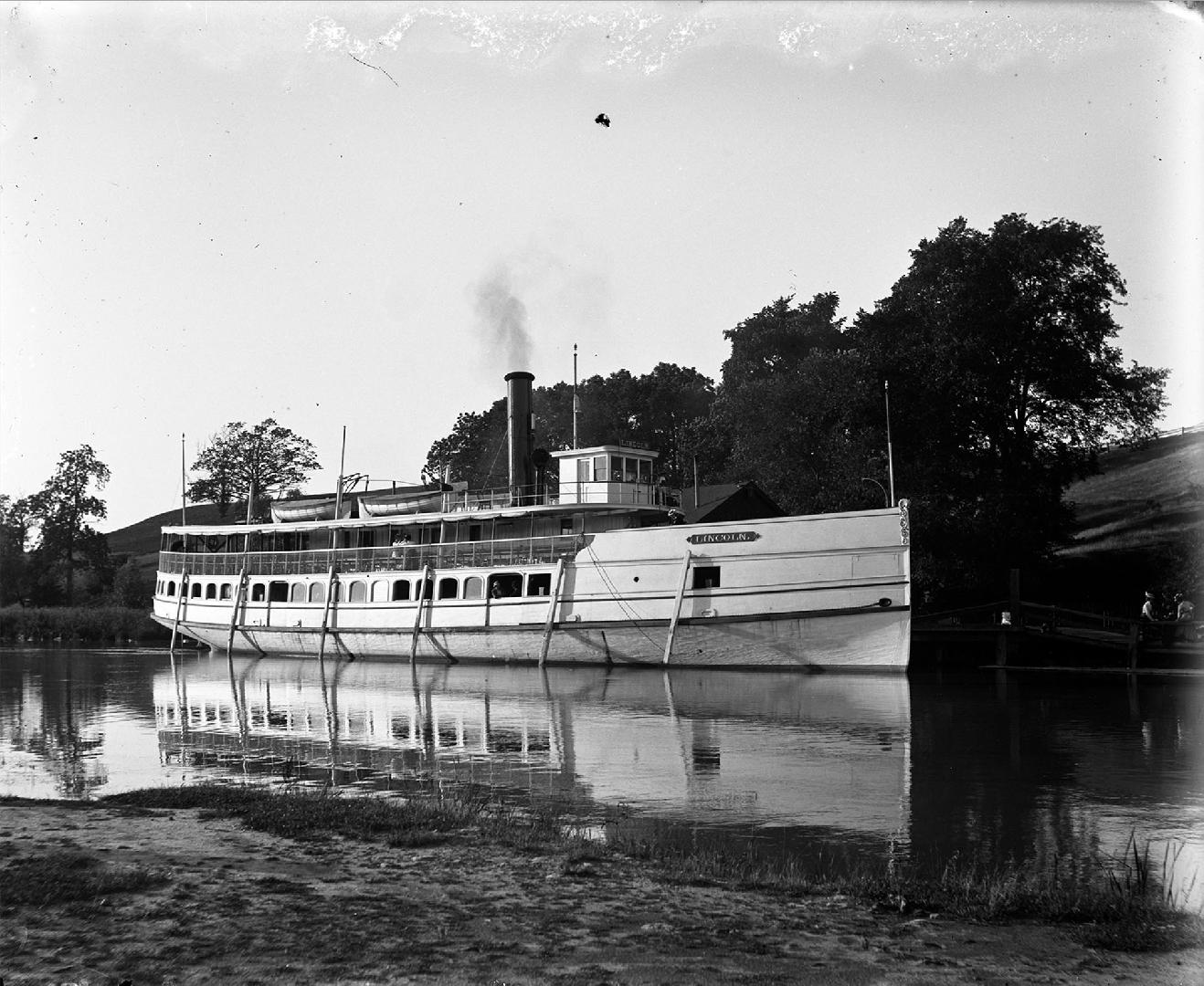 LINCOLN (1900-1904), entering Welland Canal, St