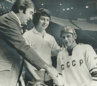 First meeting of Team Canada and Soviet Union's hockey team was somewhat less formal than tomorrow evening's will be when the teams open their first h(...)