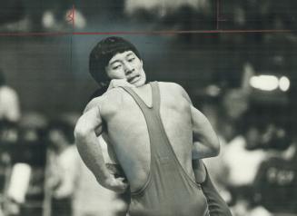 Wrestle with this one. No, it's not a feak show, and no, Mitchell Kawasaki's neck has not been twisted 180 degrees during his Greco-Roman wrestling bo(...)