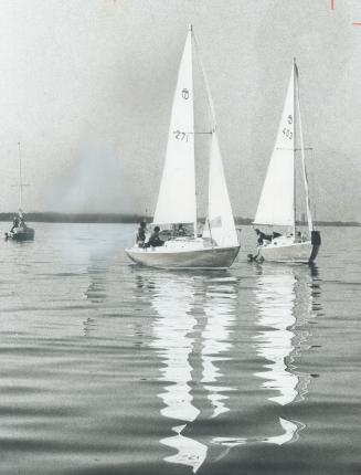 Not a Breeze, Sailors who went out into Lake Ontario last night for the regular Oakville Yacht Squadron's Wednesday-night race were becalmed temporari(...)