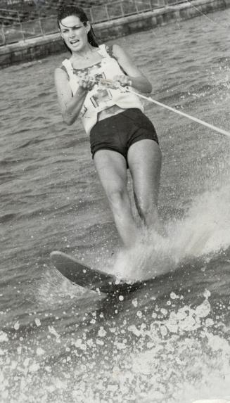 Janis Griffiths of Toronto, who won the Canadian water skiing title in slalom and trick earlier this year, is a member of the national team which will(...)