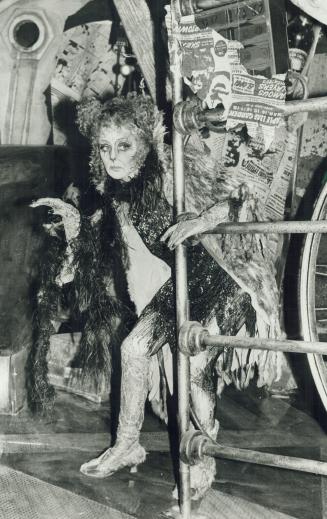 Kathy Michael McGlynn as Grizabella, the Blanche du Bois of the animal set