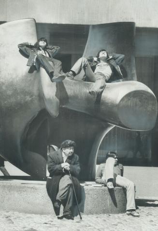 Art you can sunbathe on. In Celsius and Fahrenheit, the temperature's getting up and sitting in the sun is a pleasant pastime. In Nathan Phillips Squa(...)