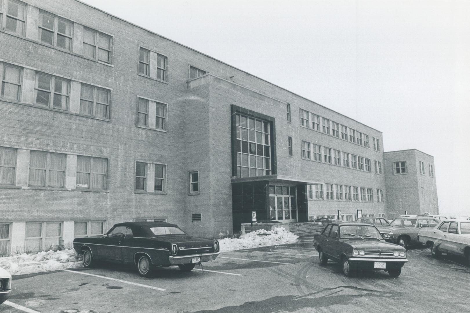 Memorial University, St John's NFLD Admin Bld