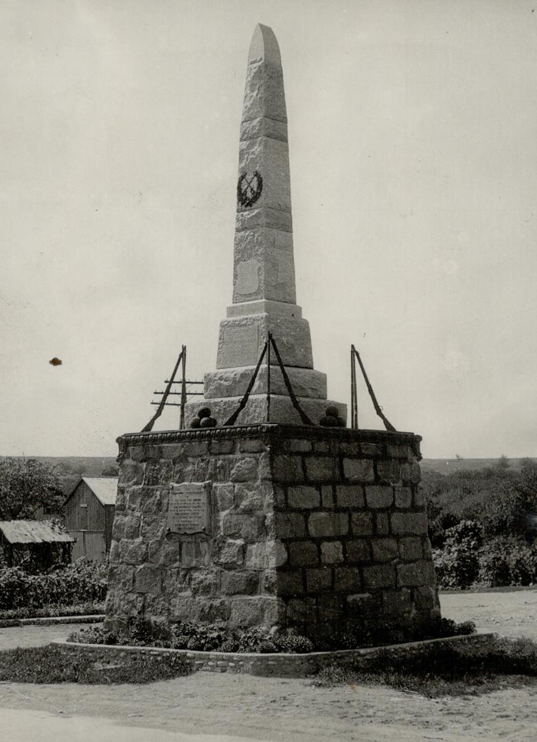 The war memorial at Newtonville, Ont