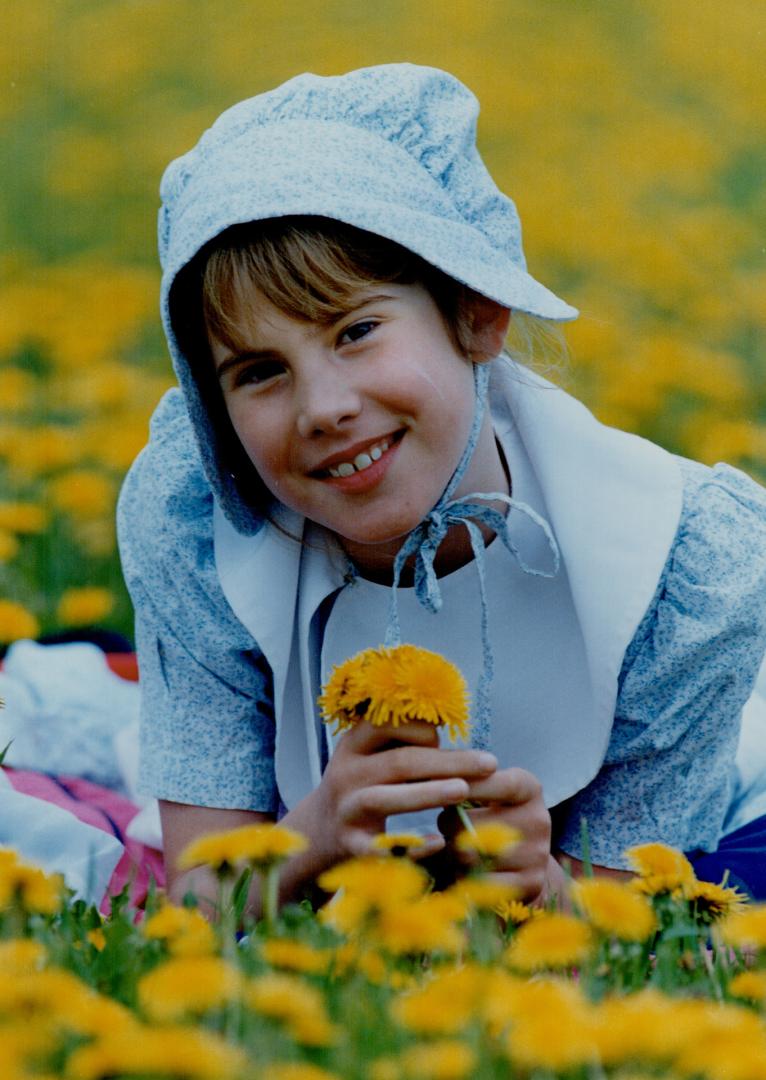 A dandy way to spend a spring day, While it may be a troublesome weed to gardeners, it seems Shannon Fitzpatrick, 9, thinks they're pretty. Dressed in(...)