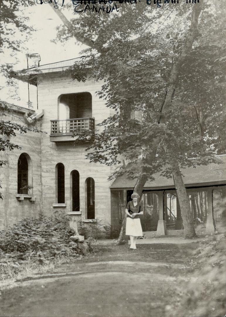 Where the covered way enters the dining hall