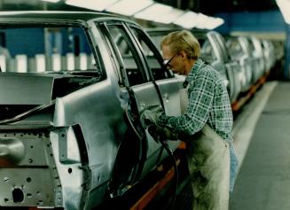 What does Auto Pact mean to GM assembly line workers in oshawa?