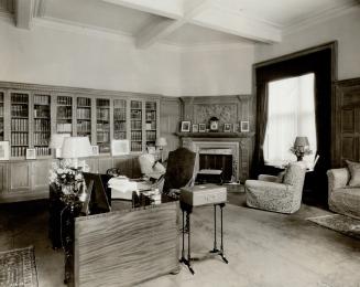 Governor general's study used by King as his sitting room