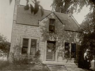 In keeping with the old colonial atmosphere of Pelee, the government selected a stone cottage for the liquor