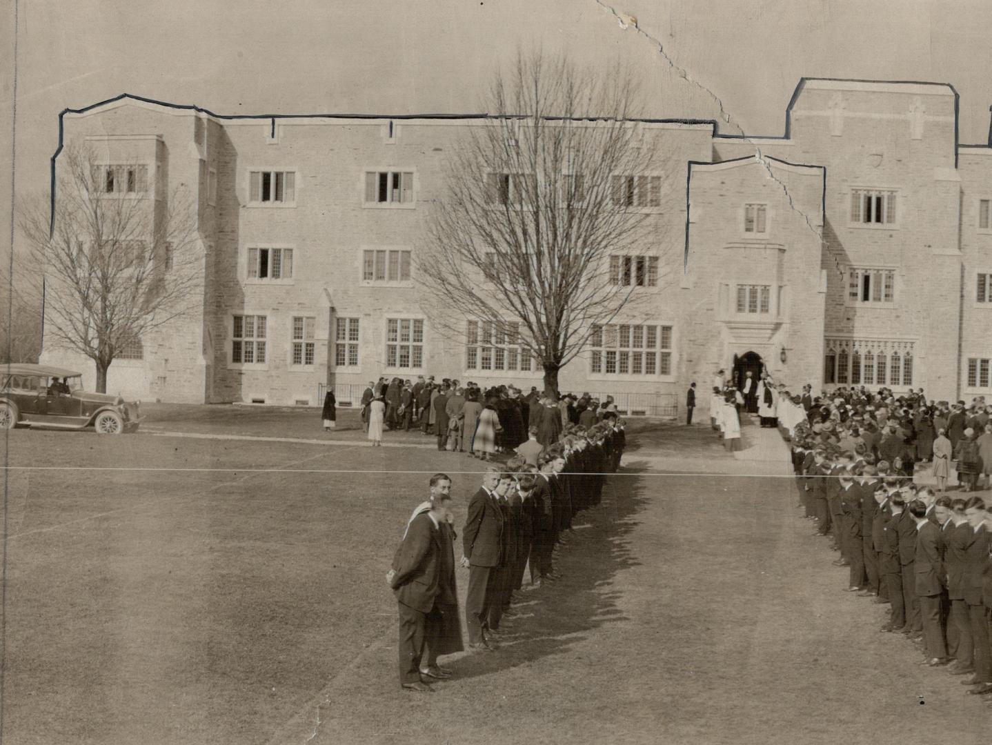 Photograph of the new Junior School, Port Hope, showing the Archbishop of Algoma as Thanksgiving Day, November This school was built from 121 Trinity (...)