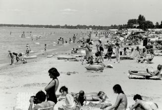 There are seven miles of sandy and safe beach at ever-popular Sauble Beach