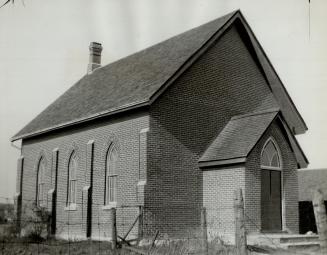 Years before a church was built, pioneer families of Sunnidale township formed a congregation, holding services in log schools and homes. Then on a co(...)