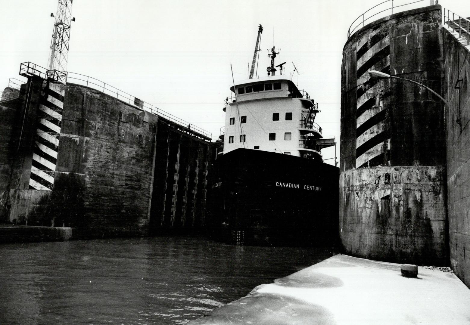 Canada - Ontario - Welland Canal - Locks and Ships - 1989 (1 of 2 files)