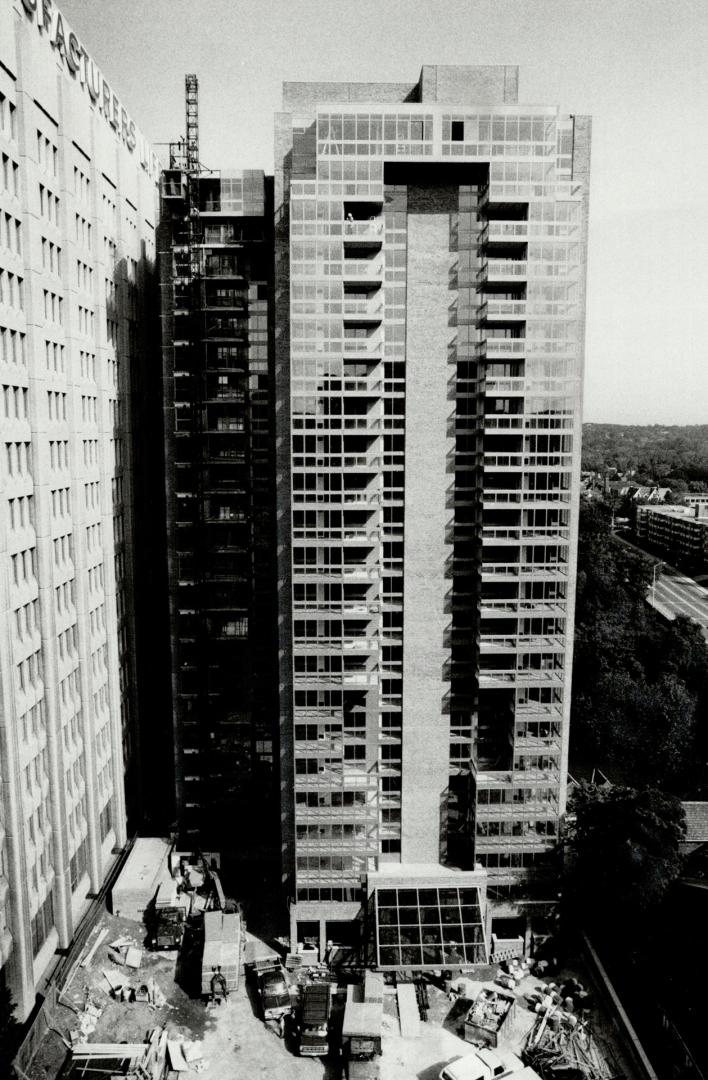 Rosedale Glen is a ravine residence on Bloor St