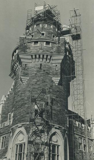 Fixing a castle's leaky roof. Scaffolding surrounds tower of Casa Loma for repairs to leaking hole in tile roof which was hit by lightning bolt in Aug(...)