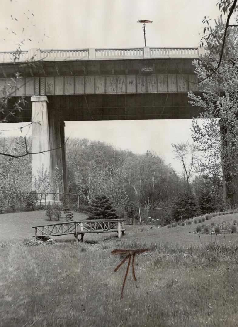 Woman fell from bridge to fence at left