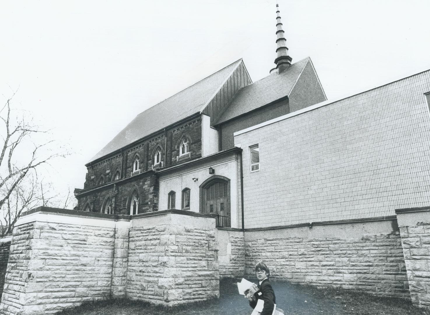 Unfinished since 1935 after a century of planning, a great rectangle of foundation walls is all that stands at what was to have been Cathedral of St. (...)