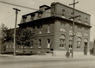 How Toronto Grows No.3, The corner of Montgomery Ave. and Yonge Street just north of Eglin