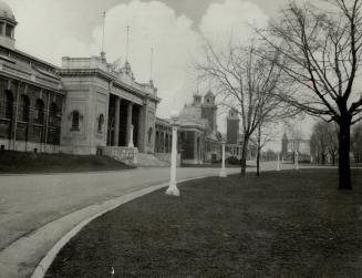 Automobile and government buildings, Toronto Exhibition