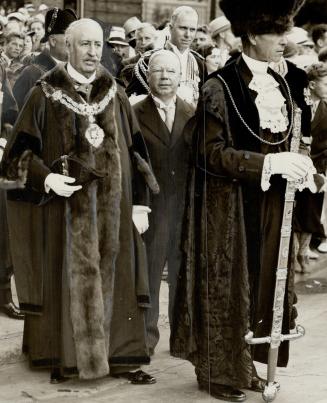 in (5) with the sword-bearer are Sir Thomas Vansittart Bowater, who was lord mayor in 1914, and Toronto's former mayor, James Simpson