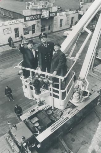 Catching up on aerial firefighting, former district chief Eugene Torpey (right) who retired in 1960 after 49 years of service, rides with the Toronto (...)