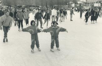 Harbourfront skating rink opens for season