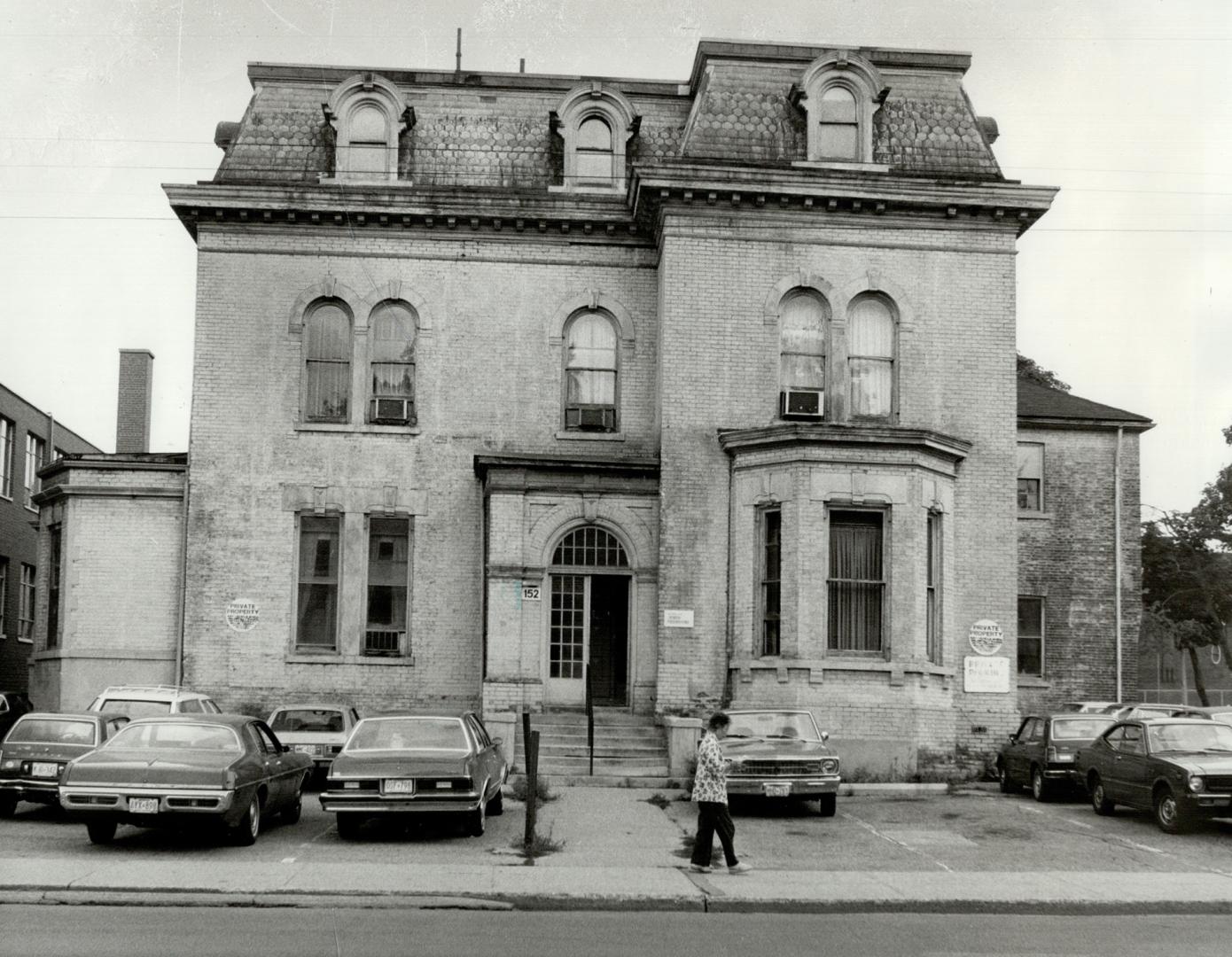 In its heyday, 152 Beverley St