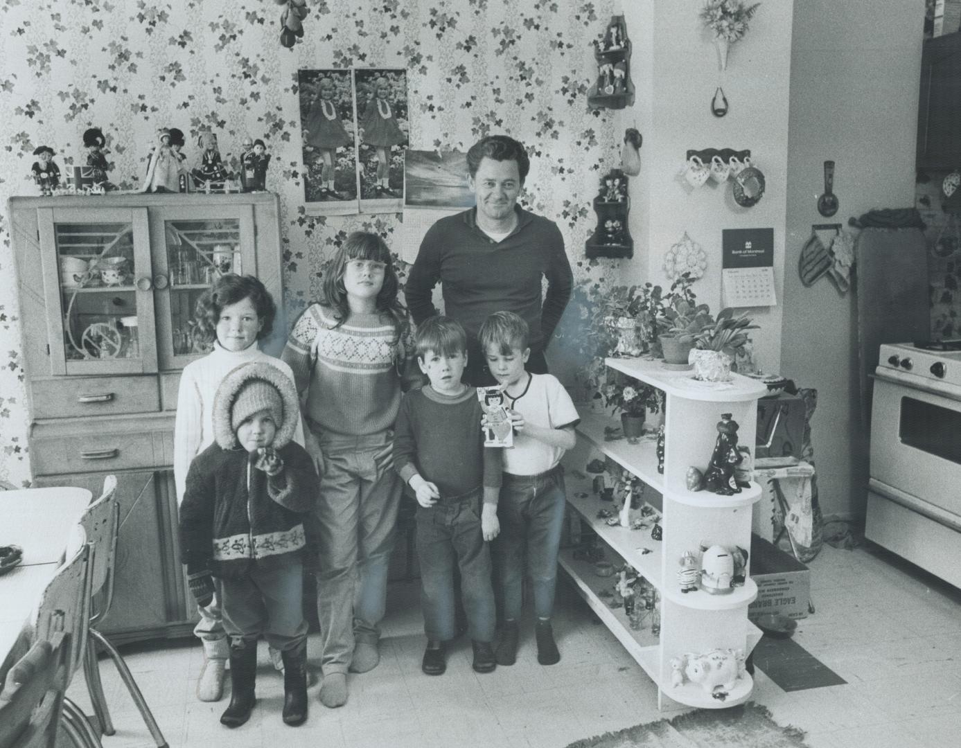 For a year Andrew Wood, his wife and seven children have had only $127 a month for food and clothing while they waited for public housing. From left, (...)