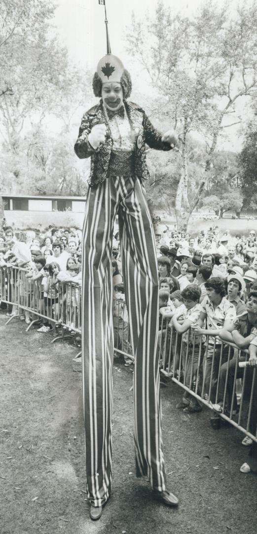 An eyebrow-raiser walks tall at the picnic