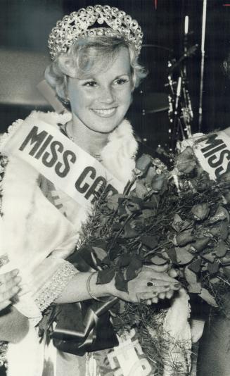 Miss caravan. Miss Budapest--Agnes Fekete, 22--was crowned Miss Caravan '75 at a Caravan awards dinner last night. She is assistant manager of The Roo(...)